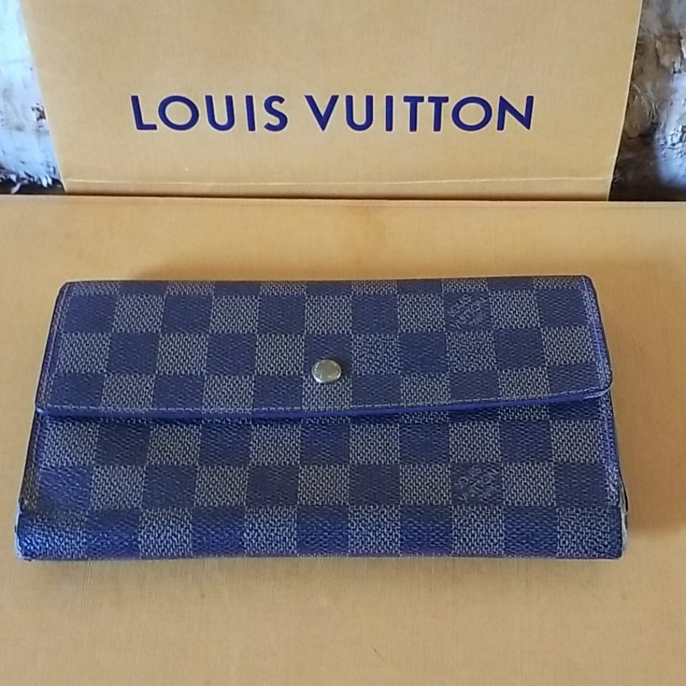 Authentic Louis Vuitton Sarah damier wallet